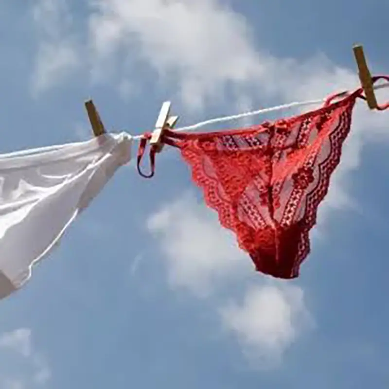 خشک کردن سوتین به صورت افقی روی حوله